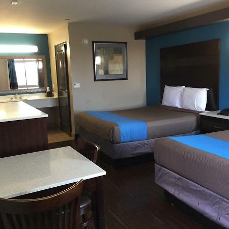 Crystal Palace Inn Maywood Bagian luar foto