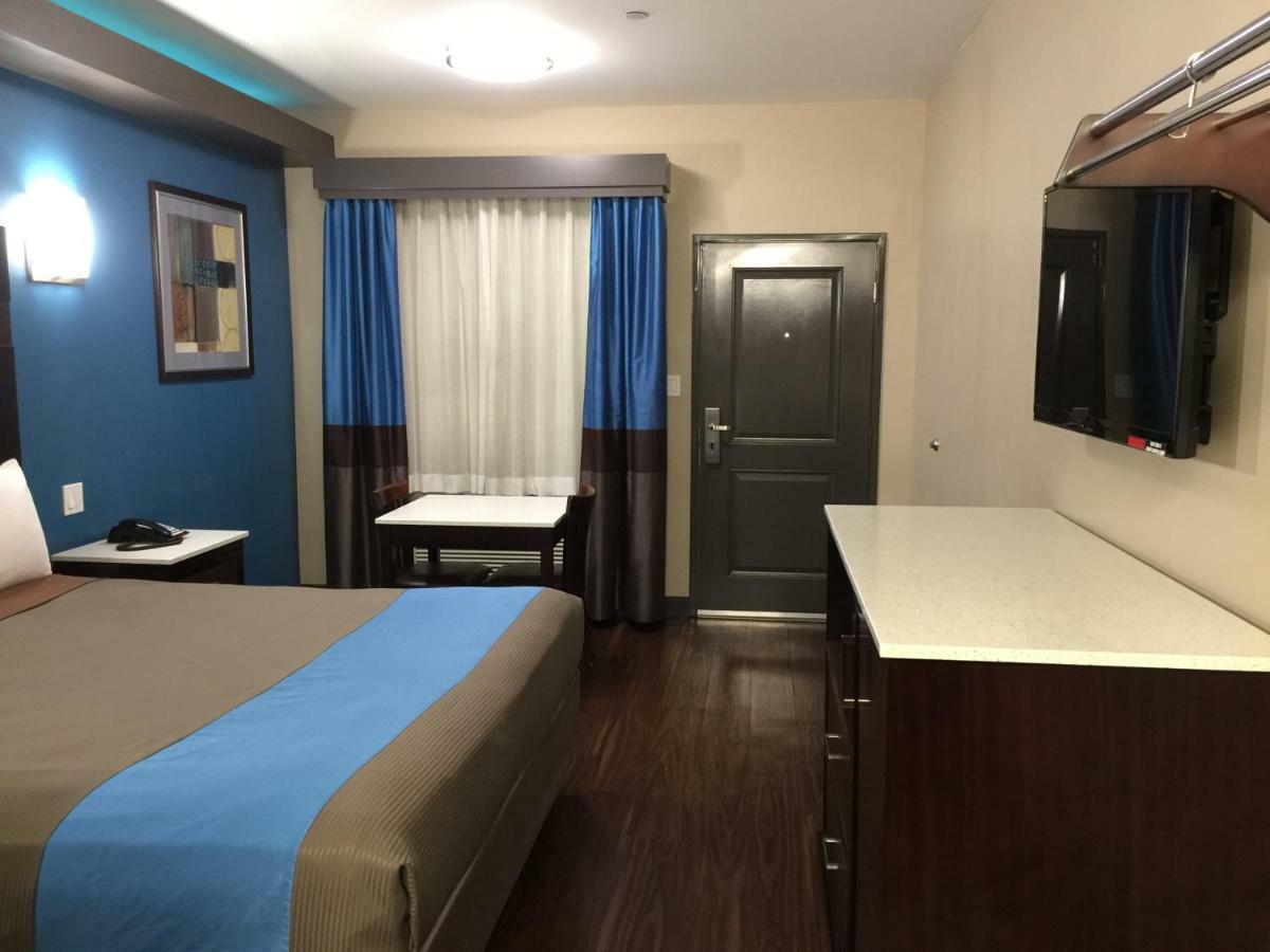 Crystal Palace Inn Maywood Bagian luar foto